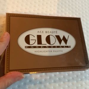 New, unused Ace Beaute Glow Essentials Highlighter Palette. Sparkle. Powder.